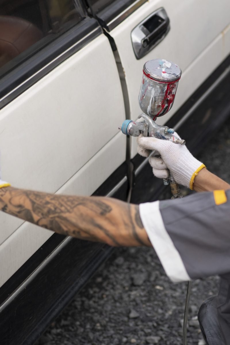 side-view-man-spraying-powder-paint side-view-man-spraying-powder-paint